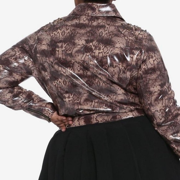 HER Universe Wonder Woman 1984 Cheetah Girls Crop Moto Jacket Plus Size 2x - Picture 2 of 12